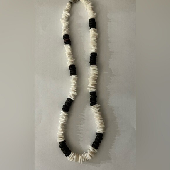 Vintage Puka Shell Necklace with Black Beads - Picture 3 of 4